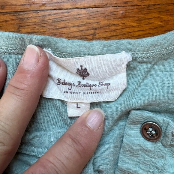 Betsy’s Boutique Shop Light Blue Henley Tank Top L - Picture 2 of 2